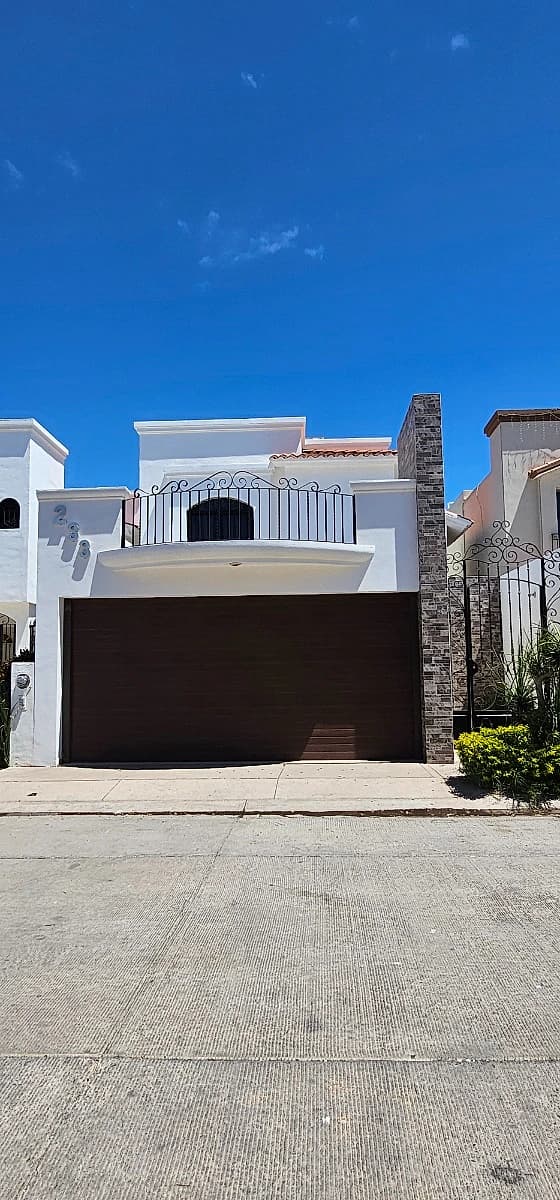 CASA EN VENTA FRACC MONTEBELLO