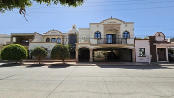 9_3040 | CASA EN VENTA de 5 recámaras, recámara en planta baja Fracc. Del Real en Los Mochis | BIENES&RAICES MORENO Y ASOCIADOS INMOBILIARIA