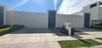 13_2381 | En Renta muy Bonita Casa Amueblada, Residencial Privanzas | BIENES&RAICES MORENO Y ASOCIADOS INMOBILIARIA