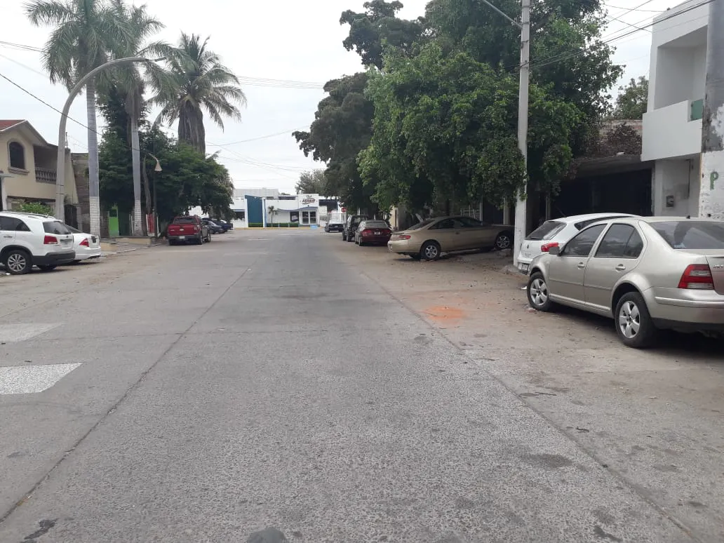CASA CON LOCAL COMERCIAL